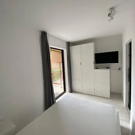 アパート Comfortable Flat - Separate Bedroom ルートラキ